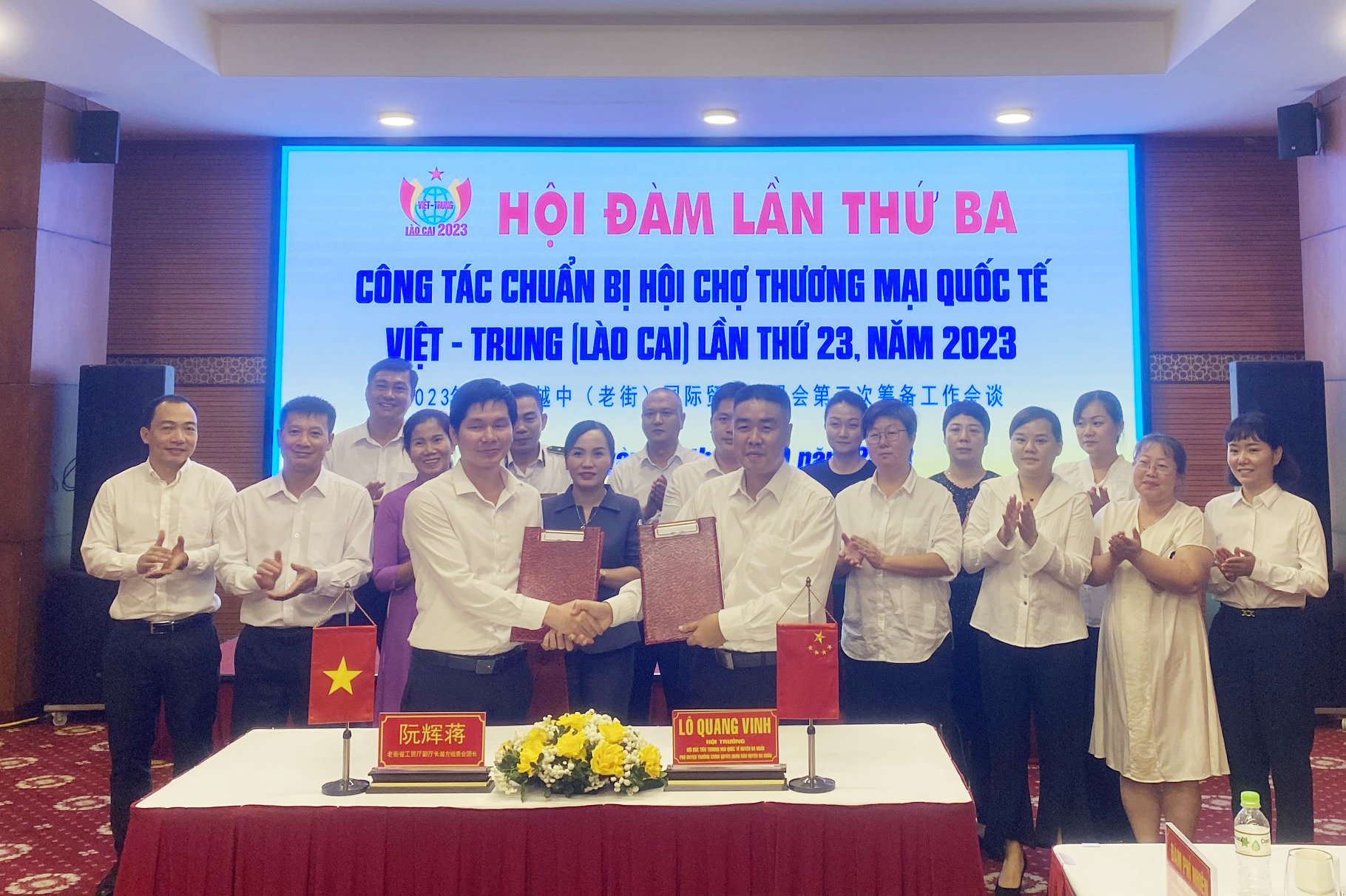 Hai bên ký biên bản hội đàm lần thứ ba. z4817272524656_df77daa42327e9ddbb187c26812a2569.jpg