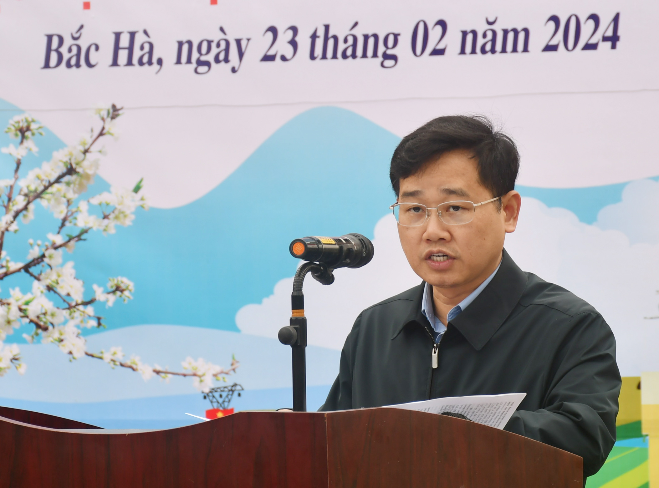 Đồng chí Nguyễn Duy Hòa, Bí thư Huyện ủy Bắc Hà phát biểu tại Lễ phát động. DSC_7383.JPG