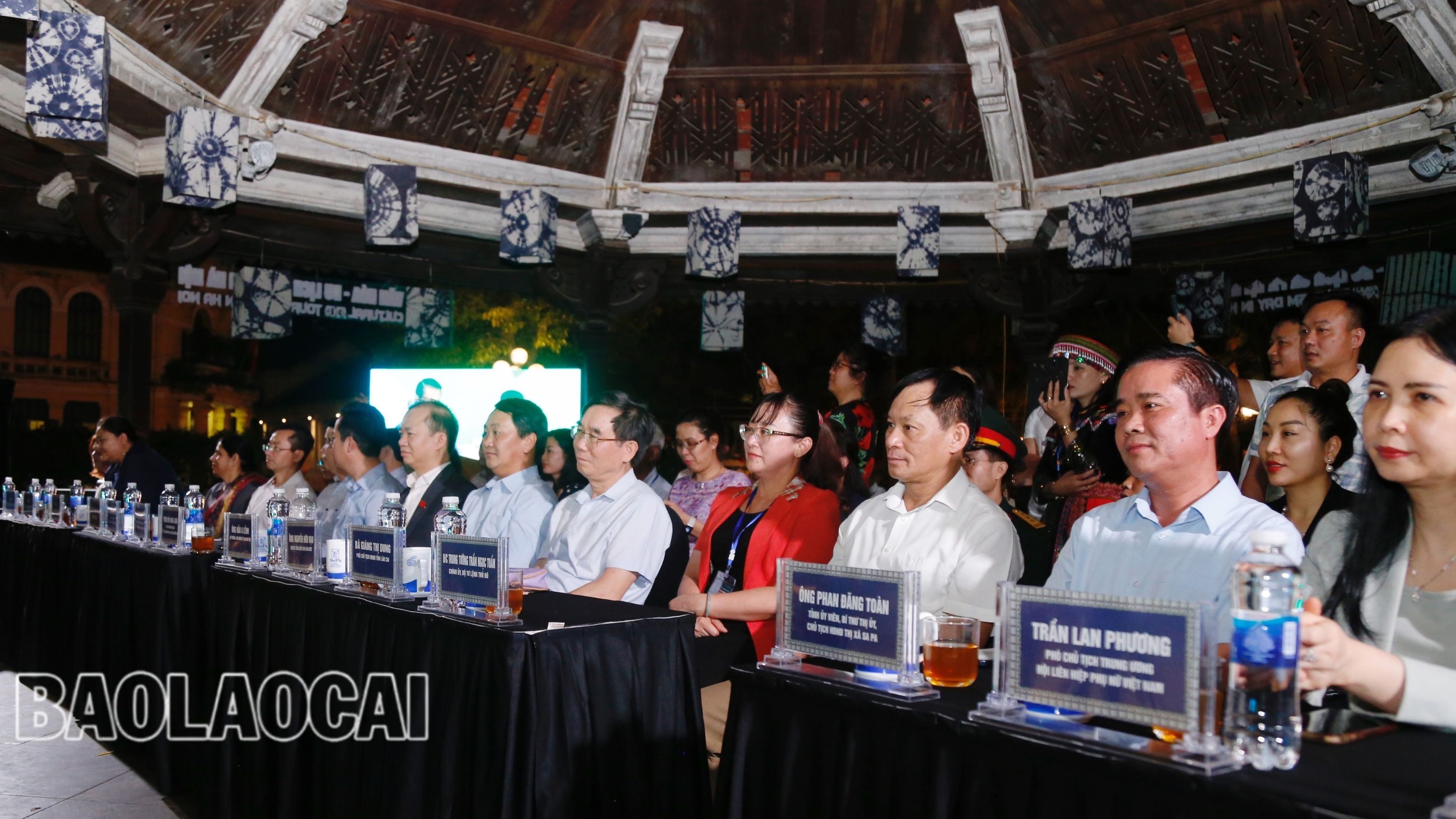 Các đại biểu dự lễ khai mạc. C2FA9874-17ED-4BD4-A6AF-F2C888611696.jpeg