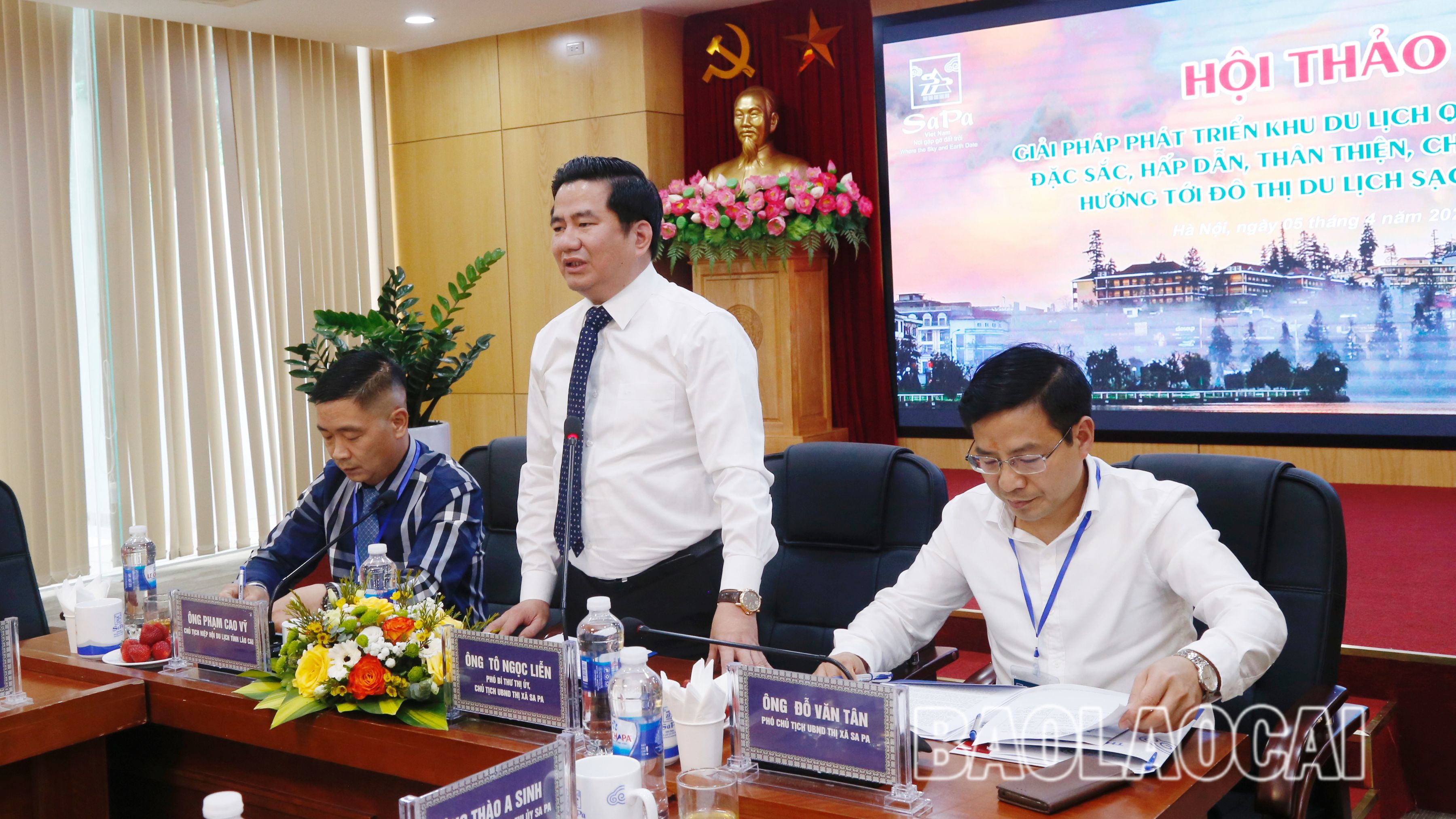Ông Tô Ngọc Liễn, Chủ tịch UBND thị xã Sa Pa cho rằng: Để thị xã Sa Pa phát triển thành trung tâm du lịch nghỉ dưỡng, văn hóa tầm cỡ quốc gia, quốc tế đòi hỏi phải có những giải pháp tổng thể, đồng bộ, định hướng lớn giúp du lịch Sa Pa phát triển nhanh và bền vững. 851C32E6-764A-4BD5-88AF-BA819A71F47E.jpeg