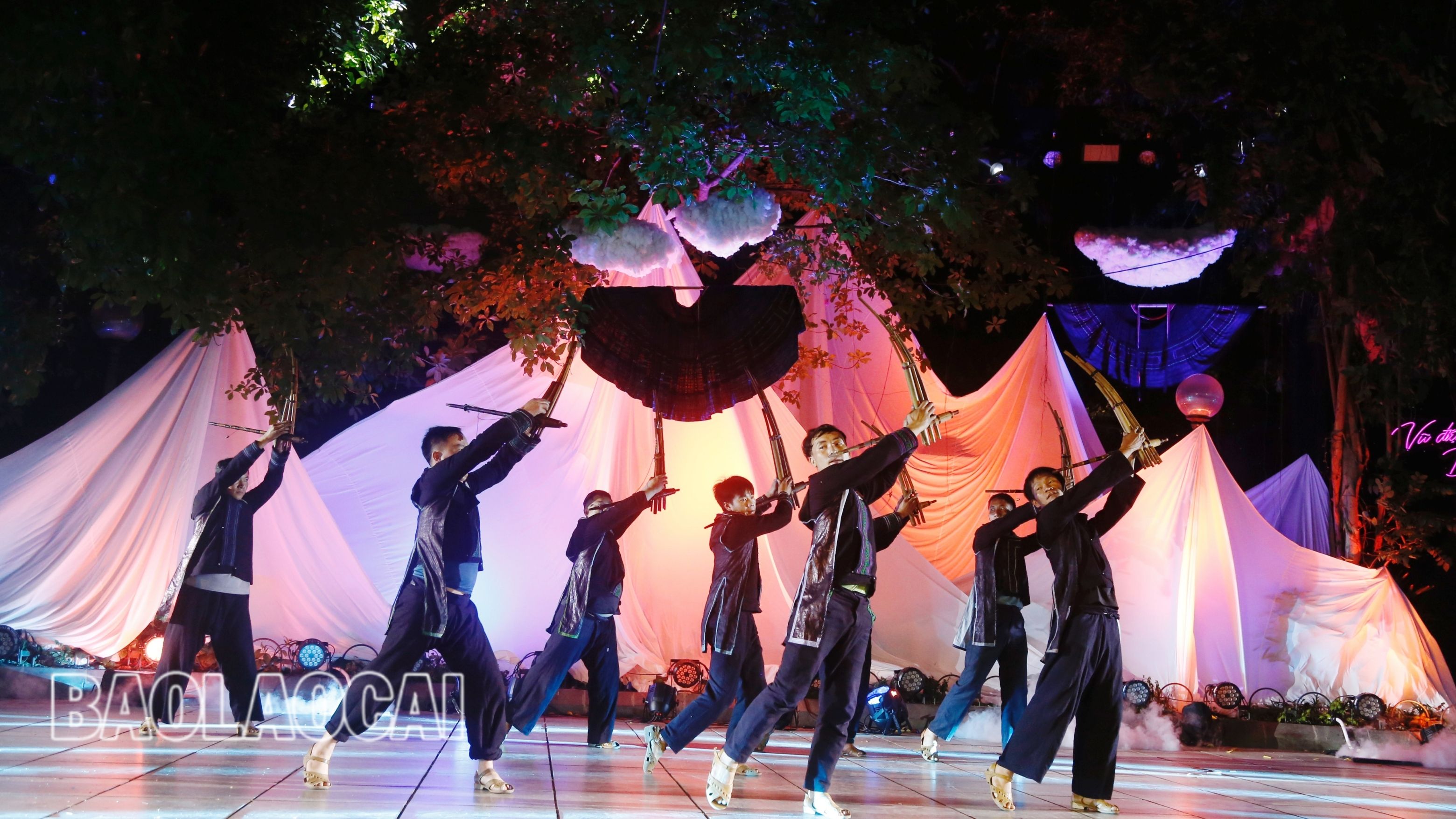 Một số hình ảnh ấn tượng tại show diễn thực cảnh "Vũ điệu dưới trăng". 93A220C3-DC05-4BA8-A7B6-07E5F7B6F023.jpeg