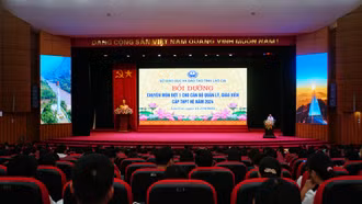 636 cán bộ quản lý, giáo viên cấp THPT được bồi dưỡng chuyên môn hè đợt 1