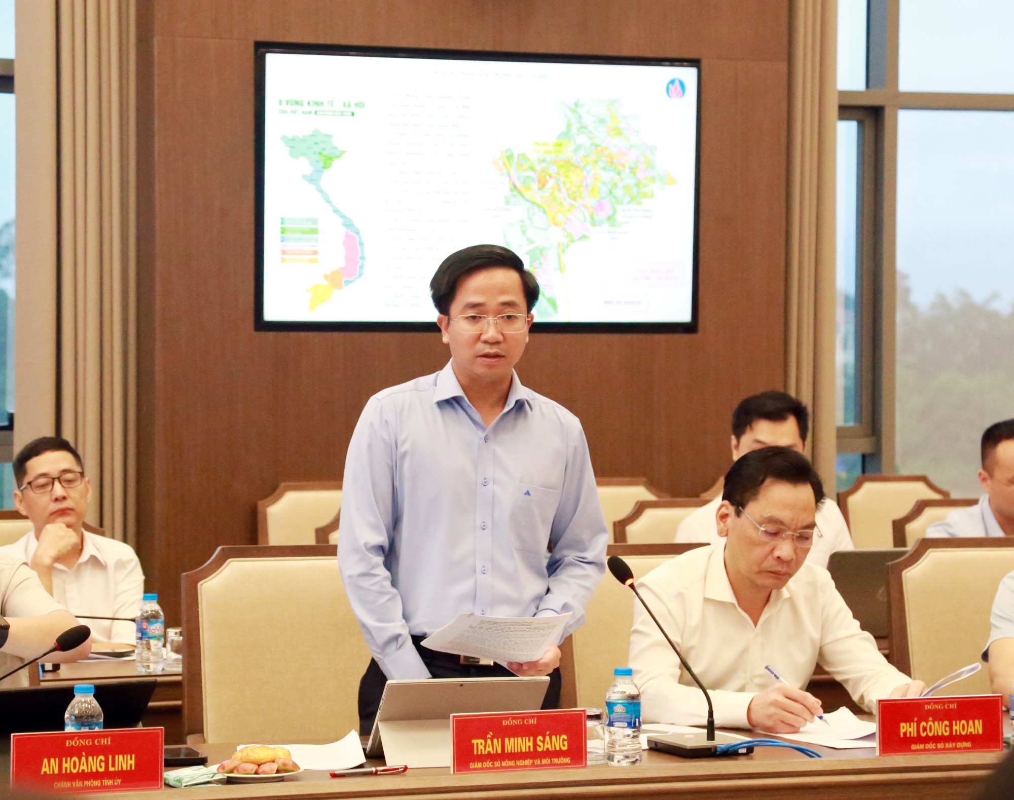 Đồng chí Trần Minh Sáng, Giám đốc Sở Nông nghiệp và Môi trường phát biểu ý kiến. a6.jpg