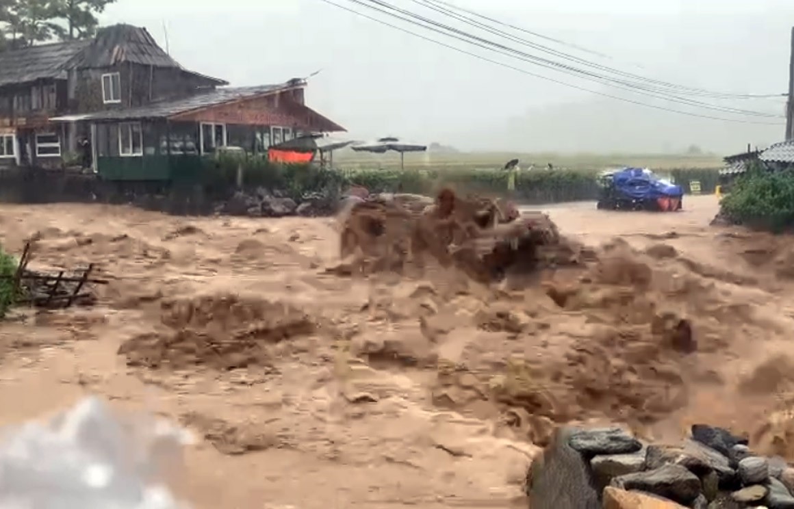 Mưa lũ gây nhiều thiệt hại tại xã Tú Lệ. th2222.jpg