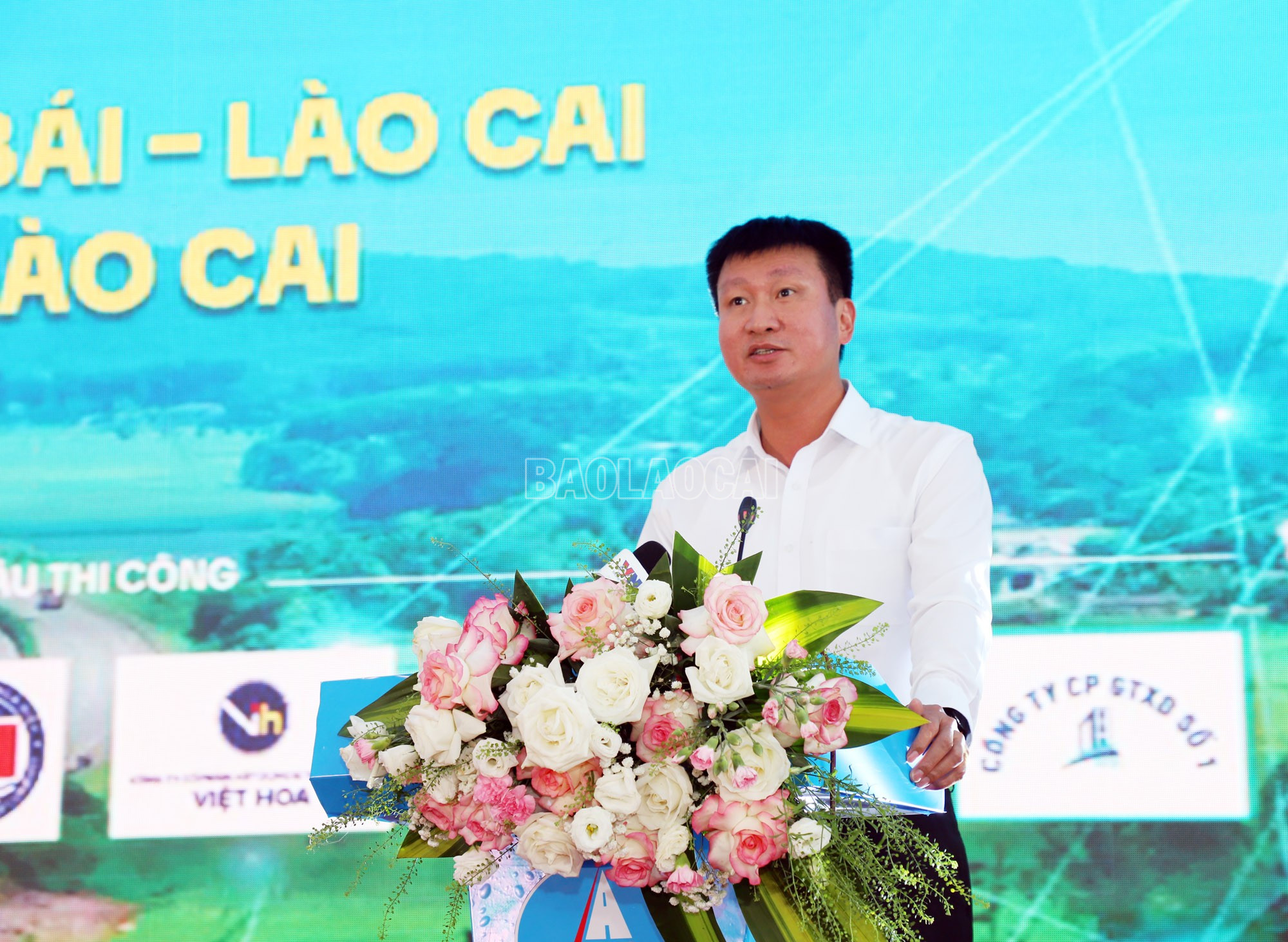 Đồng chí Trần Huy Tuấn - Phó Bí thư Tỉnh ủy, Chủ tịch UBND tỉnh Lào Cai phát biểu tại buổi lễ. baolaocai-c_img-6816.jpg