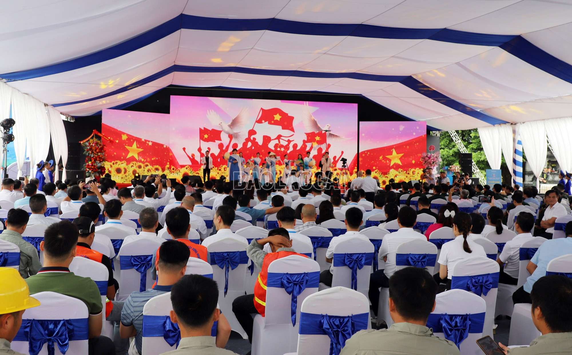 Văn nghệ chào mừng Lễ khởi công Dự án. baolaocai-c_img-6701.jpg