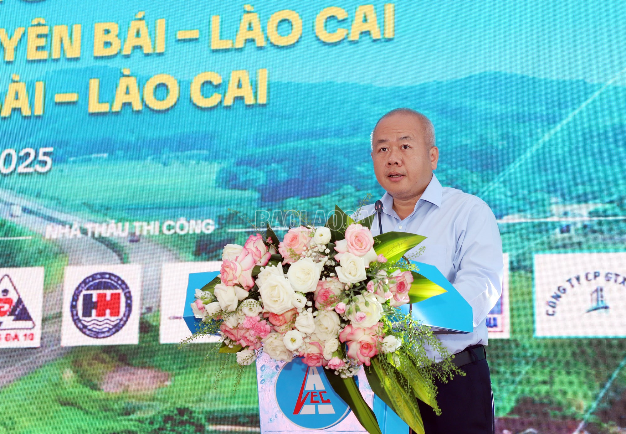 Ông Đỗ Thành Trung - Thứ trưởng Bộ Tài chính đề nghị chủ đầu tư và tỉnh Lào Cai phối hợp chặt chẽ để tạo điều kiện cho nhà thầu đẩy nhanh tiến độ dự án. baolaocai-c_img-6848.jpg