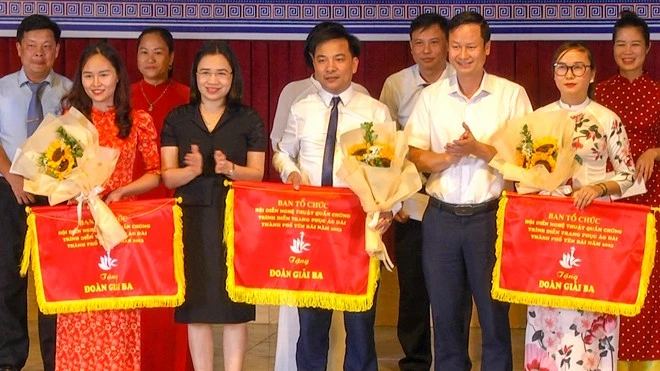 Hội diễn Nghệ thuật quần chúng - Trình diễn trang phục áo dài thành phố Yên Bái ảnh 7