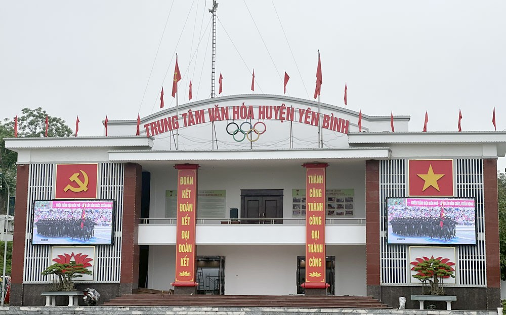 Người dân Yên Bái xem truyền hình trực tiếp Lễ kỷ niệm 70 năm Chiến thắng lịch sử Điện Biên Phủ: Tự hào và xúc động thiêng liêng ảnh 2 Người dân Yên Bái xem truyền hình trực tiếp Lễ kỷ niệm 70 năm Chiến thắng lịch sử Điện Biên Phủ: Tự hào và xúc động thiêng liêng ảnh 2