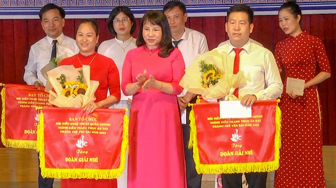 Hội diễn Nghệ thuật quần chúng - Trình diễn trang phục áo dài thành phố Yên Bái ảnh 6 Hội diễn Nghệ thuật quần chúng - Trình diễn trang phục áo dài thành phố Yên Bái ảnh 6