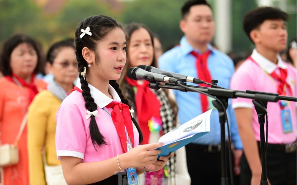 Đại biểu Cháu ngoan Bác Hồ báo công dâng Bác ảnh 2 Đại biểu Cháu ngoan Bác Hồ báo công dâng Bác ảnh 2