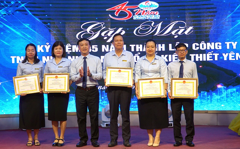 Gặp mặt kỷ niệm 45 năm Ngày thành lập Công ty trách nhiệm hữu hạn nhà nước 1 thành viên Xổ số kiến thiết Yên Bái ảnh 1 Gặp mặt kỷ niệm 45 năm Ngày thành lập Công ty trách nhiệm hữu hạn nhà nước 1 thành viên Xổ số kiến thiết Yên Bái ảnh 1