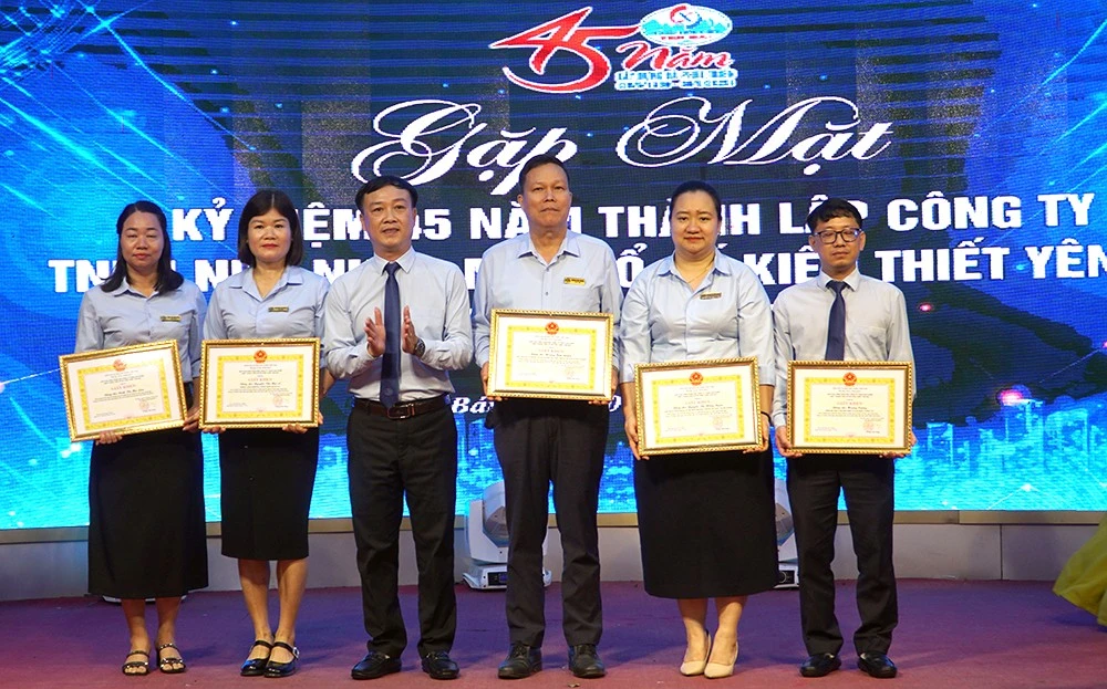 Gặp mặt kỷ niệm 45 năm Ngày thành lập Công ty trách nhiệm hữu hạn nhà nước 1 thành viên Xổ số kiến thiết Yên Bái ảnh 1