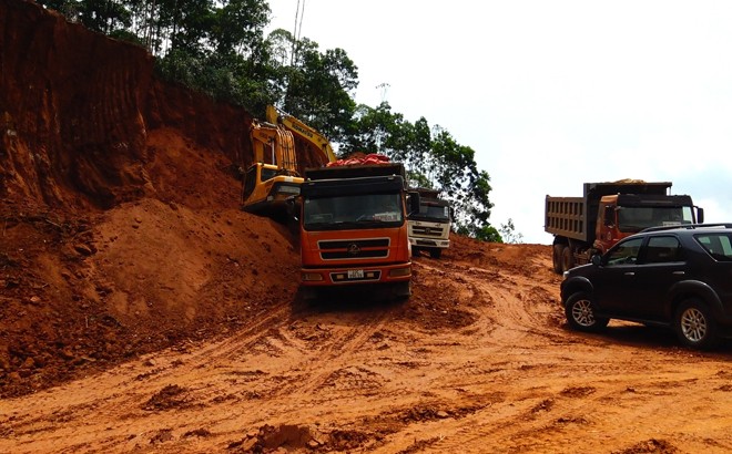 Phó Chủ tịch Thường trực UBND tỉnh Nguyễn Thế Phước kiểm tra tiến độ các công trình giao thông trọng điểm ảnh 3 Phó Chủ tịch Thường trực UBND tỉnh Nguyễn Thế Phước kiểm tra tiến độ các công trình giao thông trọng điểm ảnh 3