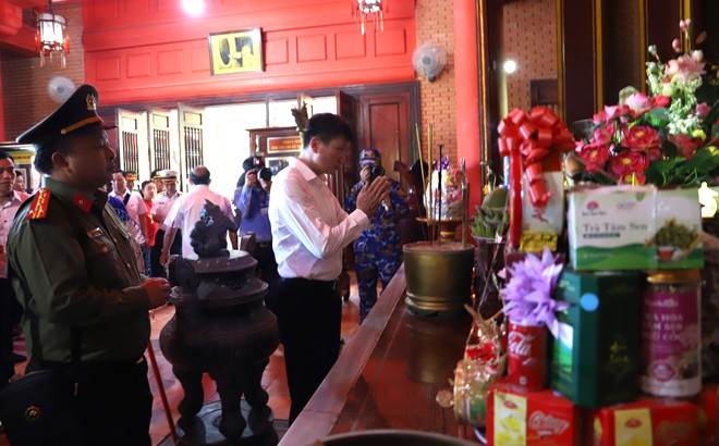 Đoàn công tác số 12 hoàn thành nhiệm vụ thăm, động viên quân dân Trường Sa ảnh 3 Đoàn công tác số 12 hoàn thành nhiệm vụ thăm, động viên quân dân Trường Sa ảnh 3