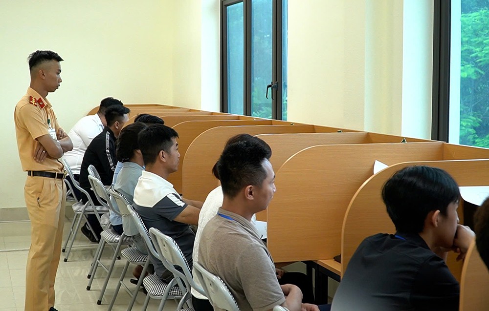 Yên Bái: 170 học viên đầu tiên tham gia kỳ thi sát hạch lái xe ô tô do Phòng Cảnh sát giao thông tổ chức ảnh 1