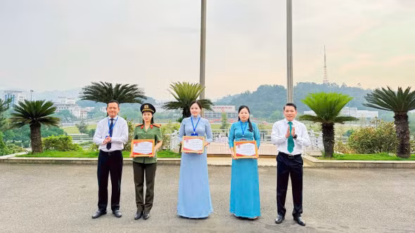 Động lực nâng cao chất lượng cán bộ, công chức ở phường Cam Đường