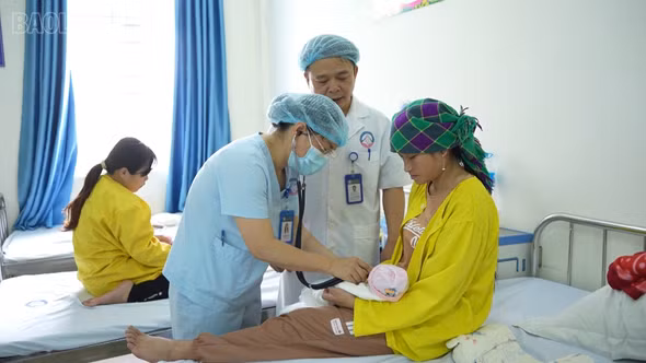 Phép màu từ đôi tay thầy thuốc: Hồi sinh bé sơ sinh mắc đa dị tật phức tạp