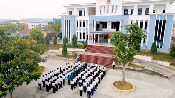 Lào Cai: Khởi đầu nếp sinh hoạt tư tưởng từ lễ chào cờ đầu tháng