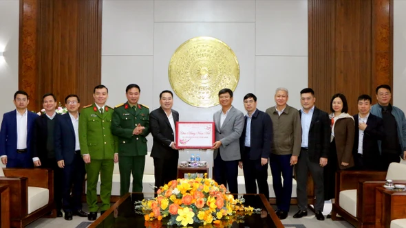 Chủ tịch UBND tỉnh Nguyễn Tuấn Anh thăm, chúc Tết Bệnh viện Đa khoa số 1 tỉnh và Kiểm toán Nhà nước khu vực VII