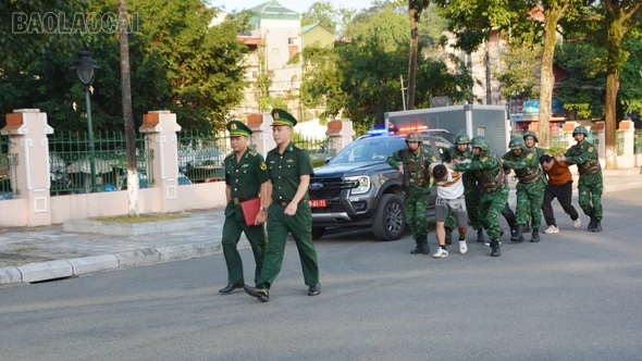 Kiên quyết không để xảy ra “điểm nóng” về an ninh trật tự trên biên giới