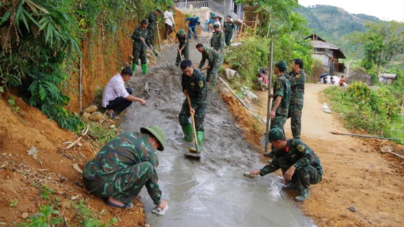 Xây dựng thế trận lòng dân từ những việc làm thiết thực 
