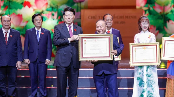 Anh hùng lao động Vũ Hữu Lê và hành trình đồng hành với người nông dân