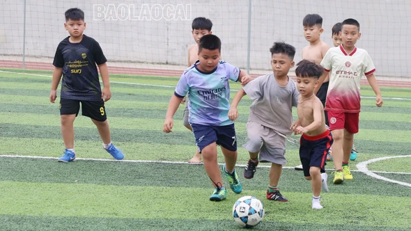 [ẢNH] Trẻ em Bảo Yên hăng say luyện tập bóng đá