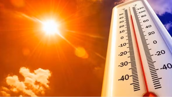 Nắng nóng đạt đỉnh ở miền Bắc, Trung Bộ vượt 39°C; Lào Cai đề phòng mưa dông, lốc sét vào chiều tối