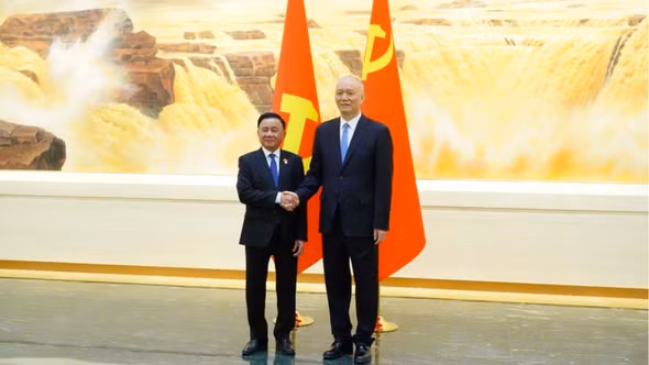 Thường trực Ban Bí thư hội đàm với Chánh Văn phòng TƯ Đảng Cộng sản Trung Quốc