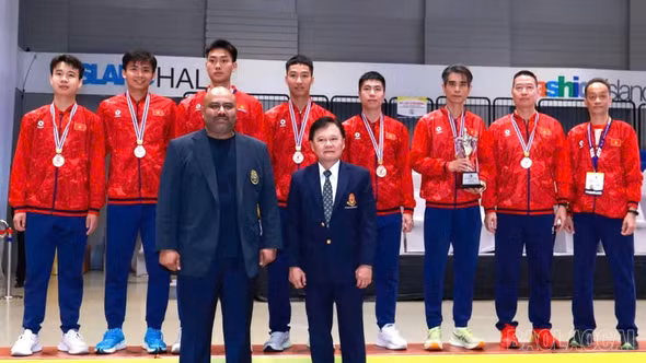 Lương Công Minh cùng đội tuyển Cầu mây Việt Nam giành Huy chương Đồng thế giới