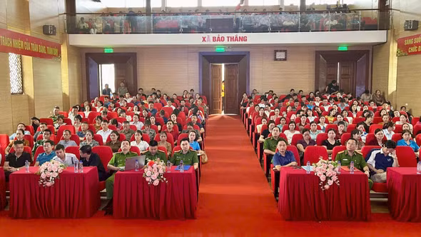 Các cơ sở tại Bảo Thắng ký cam kết lắp đặt thiết bị truyền tin báo cháy theo lộ trình của tỉnh