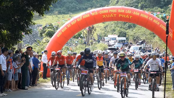 Gần 200 VĐV tranh tài tại Giải đua xe đạp địa hình “MTB - Chinh phục Bản Lầu - Bản hùng ca biên cương - LCC9” năm 2026