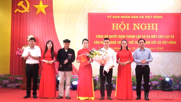 Việt Hồng ra mắt Câu lạc bộ Văn hóa - Nghệ thuật - Thể thao nòng cốt