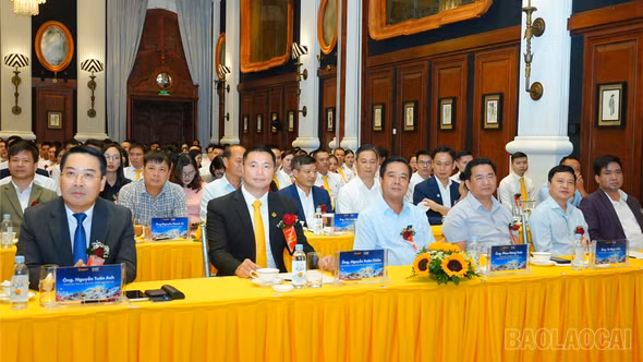 Chủ tịch UBND tỉnh Nguyễn Tuấn Anh dự Lễ kỷ niệm 10 năm vận hành tuyến cáp treo Fansipan