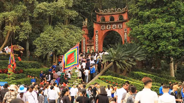 Uống nước nhớ nguồn – Từ cội nguồn Hùng Vương đến ánh sáng đường lối của Bác Hồ