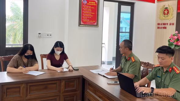 Công an phường Cam Đường xử phạt 15 triệu đồng 2 trường hợp đăng tin sai sự thật trên Facebook