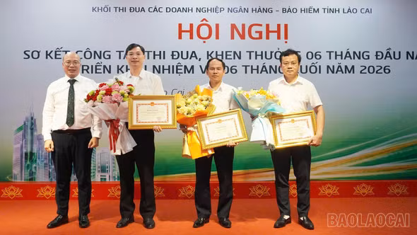Vietcombank Yên Bái dẫn dắt phong trào thi đua Khối Ngân hàng - Bảo hiểm