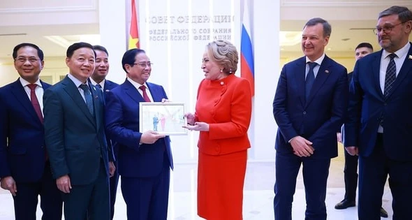 Thủ tướng Phạm Minh Chính hội kiến Chủ tịch Hội đồng Liên bang Nga Valentina Matviyenko