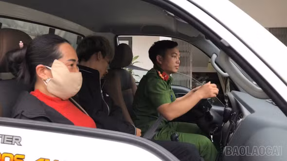 Công an xã Trạm Tấu kịp thời hỗ trợ người dân cấp cứu viêm ruột thừa cấp