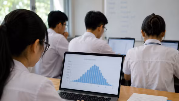 Đọc phổ điểm THPT 2026 thế nào để chọn đúng nguyện vọng đại học?