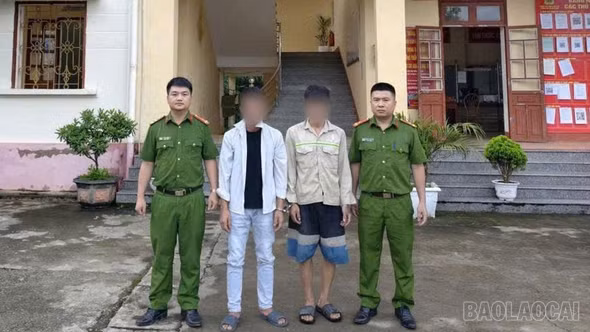 Công an xã Gia Hội băng rừng giữa mưa lớn, phát hiện 2 trường hợp sử dụng trái phép chất ma túy
