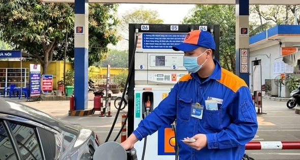 Hai mặt hàng xăng giảm giá, 3 loại dầu tăng giá bán lẻ từ chiều nay