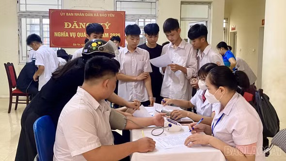 Xã Bảo Yên và phường Âu Lâu đăng ký nghĩa vụ quân sự lần đầu cho công dân đăng ký nghĩa vụ quân sự