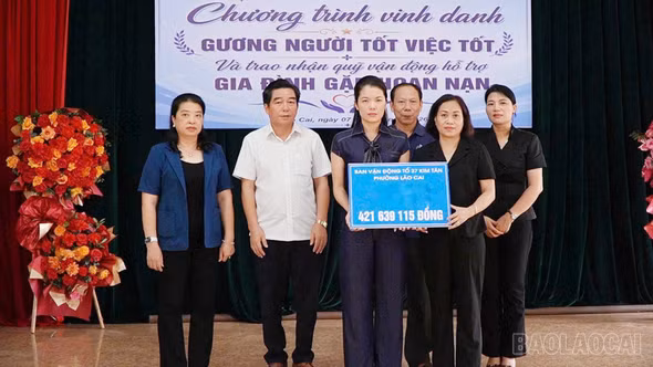 Hơn 420 triệu đồng hỗ trợ gia đình bị hỏa hoạn, vinh danh 03 cá nhân dũng cảm cứu người