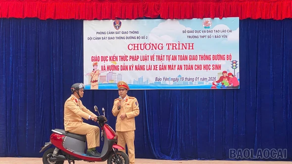 Gần 1.400 học sinh Trường THPT số 1 Bảo Yên được hướng dẫn kỹ năng lái xe gắn máy an toàn
