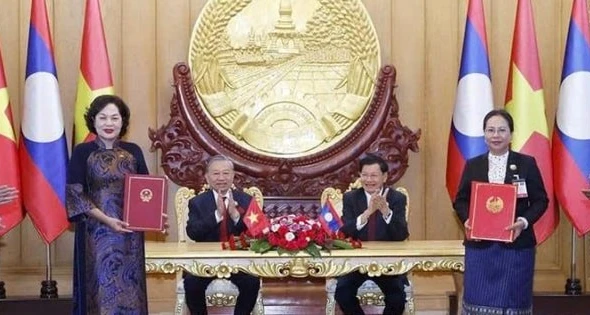 Tổng Bí thư Tô Lâm và Tổng Bí thư, Chủ tịch nước Lào chứng kiến Lễ trao các văn kiện hợp tác