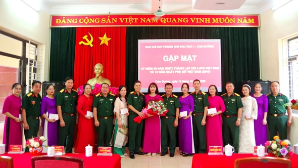 Ban Chỉ huy Phòng thủ khu vực 1 – Cam Đường tổ chức gặp mặt Hội phụ nữ nhân dịp 20/10