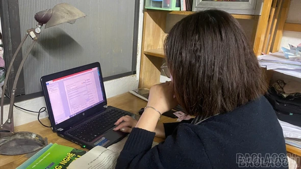 Bờ vai nhỏ "gánh" cả mái nhà