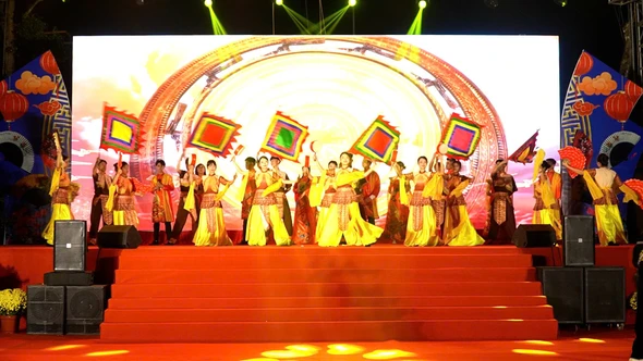 Vui xuân gắn kết trên đất Âu Lâu